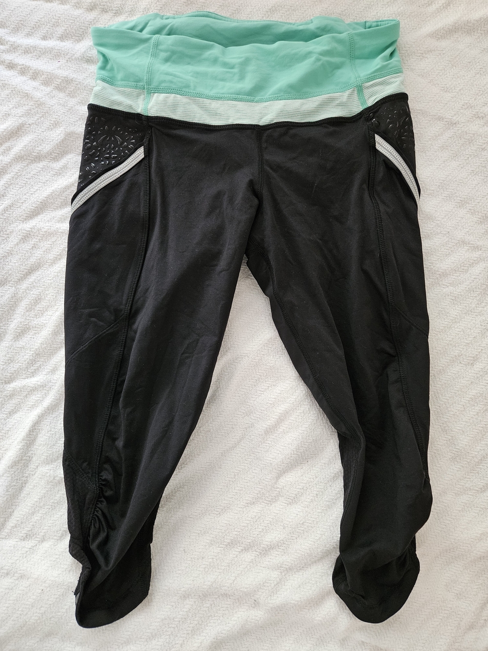 Lululemon Black & Mint  Capri Leggings